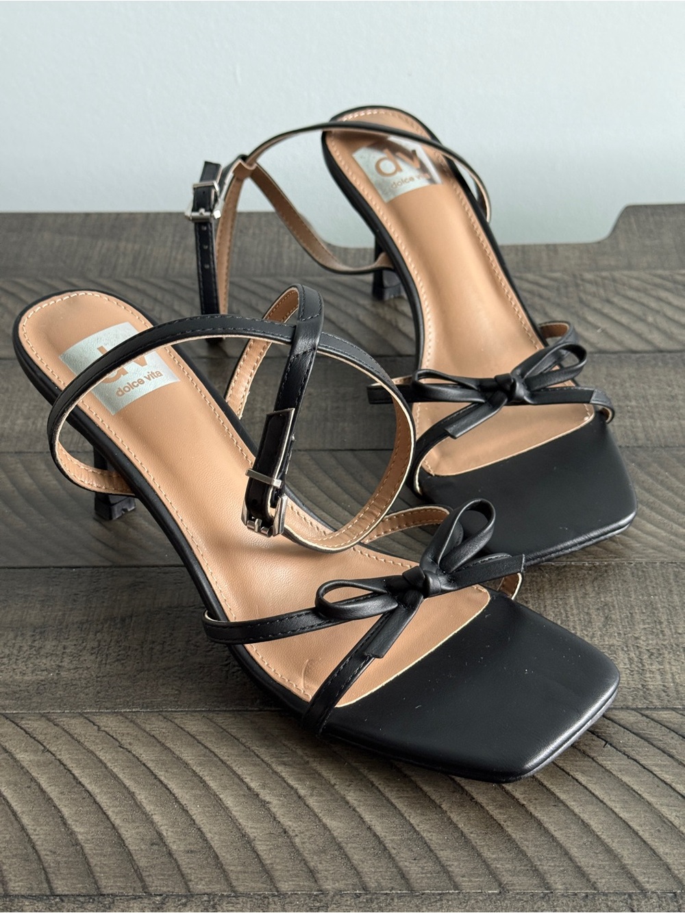 DV by Dolce Vita Black Strappy Bow Heeled Sandals Size 6.5 - Picture 5 of 10